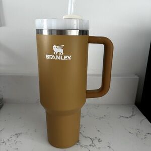 Tan 40 oz Stanley
